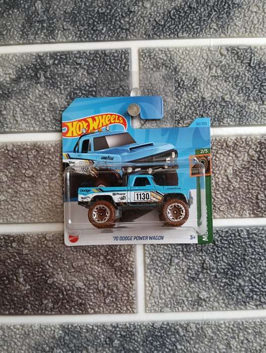 Hot Wheels 70 Dodge Power Wagon 2/5