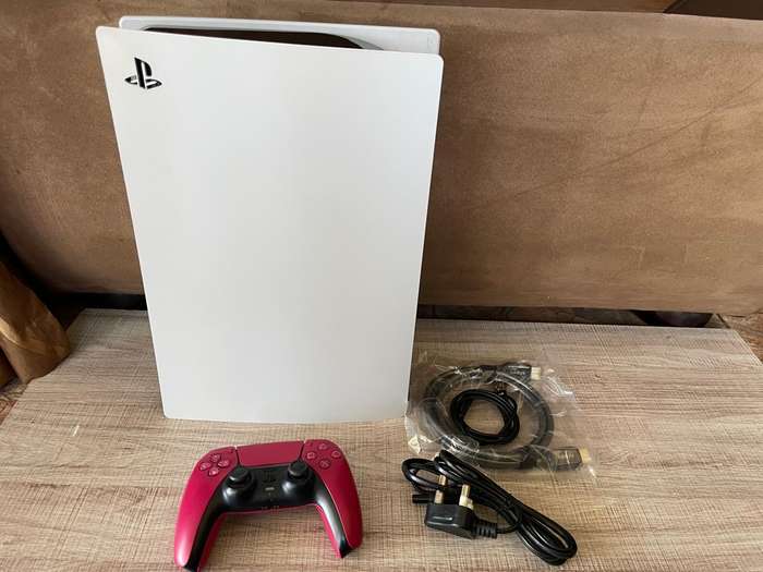 Playstation 5 ( PS5 ) Console Disk Version - Pre-Owned