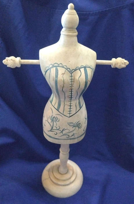 Jewellery hanging mannequin