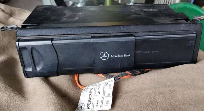 1998 00 01 02 03 04 05 06 07 2008 Mercedes Benz MC 3010 CD Changer OEM A2038209089