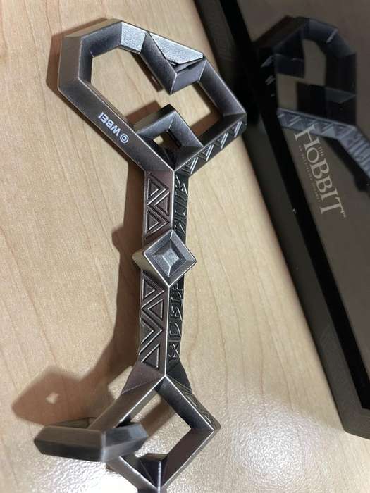 The Hobbit : Movie prop replica - Thorins key to the back door of Erebor in Presentation Box