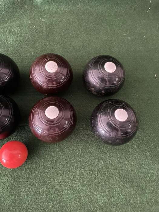 Carpet Bowls : Nice set of carpet bowls - no box - good condition - comes in bag