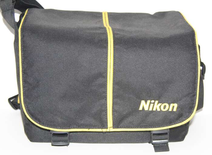 Nikon D5600 , 24MP DSLR ,FULL HD MOVIES ,WITH 18-55mm DX VR Lens, VERY LOW SHUTTER OF 2056