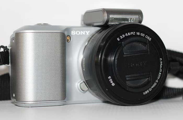 Sony Alpha NEX-3 Digital Camera 14.2MP With Sony E 16-50mm f/3.5-5.6 OSS PZ
