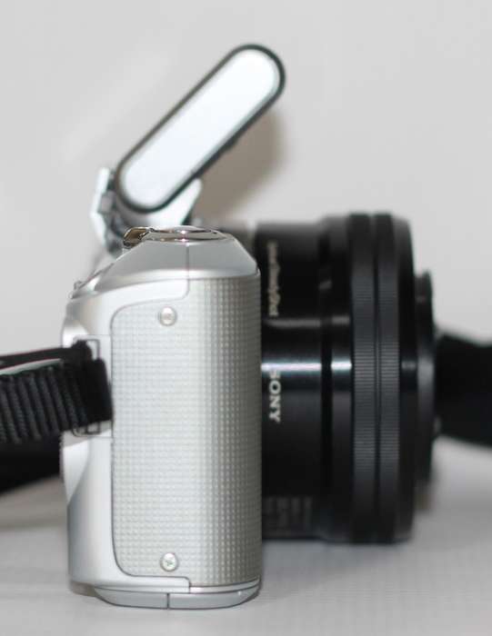 Sony Alpha NEX-3 Digital Camera 14.2MP With Sony E 16-50mm f/3.5-5.6 OSS PZ