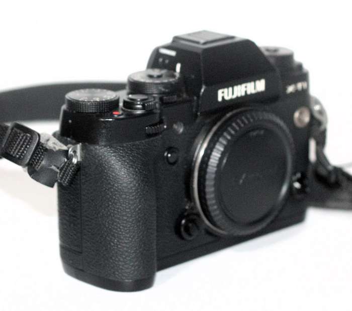 Fujifilm X-T1 16 MP Mirrorless Digital Camera with 3.0-Inch LCD (Body Only) (Weather Resistant)