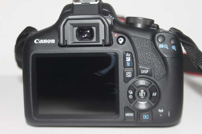 Canon 2000D 24MP DSLR with 18-55mm f/3.5-5.6 III With Shoulder  BAG AND 16GB SD CARD