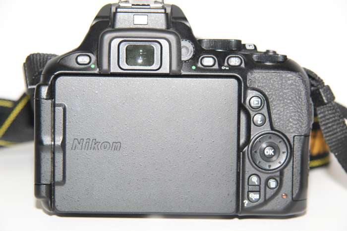 Nikon D5600 , 24MP DSLR ,FULL HD MOVIES ,WITH 18-55mm DX VR Lens, VERY LOW SHUTTER OF 2056
