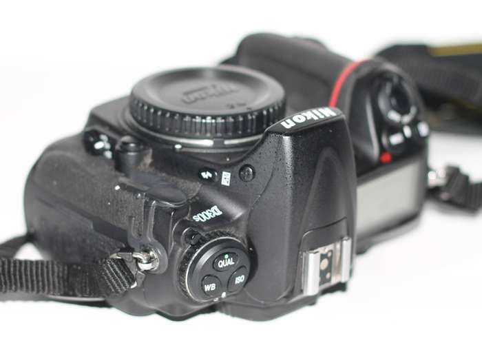 Nikon D300s 12.3MP CMOS Digital SLR Camera , HD 720p Video ( Body Only )