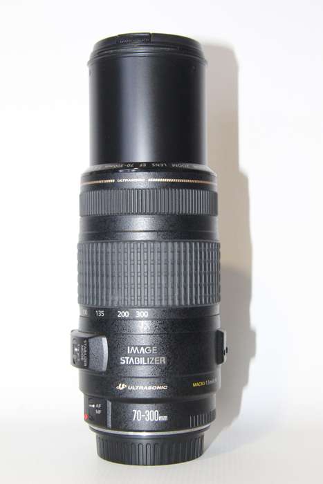Canon EF 70-300mm f/4-5.6 IS USM Lens IN VERY GOOD CONDITION