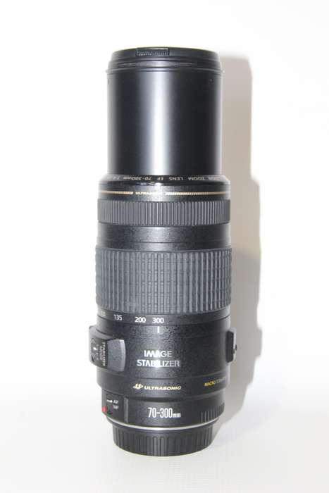 Canon EF 70-300mm f/4-5.6 IS USM Lens IN VERY GOOD CONDITION