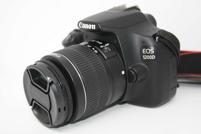 Canon EOS 1200D 18MP DSLR Camera , FULL HD MOVIES,18-55mm Lens, SHOULDER BAG, VERY GOOD CONDITION