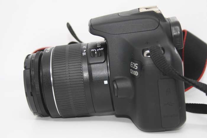 Canon EOS 1200D 18MP DSLR Camera , FULL HD MOVIES,18-55mm Lens, SHOULDER BAG, VERY GOOD CONDITION