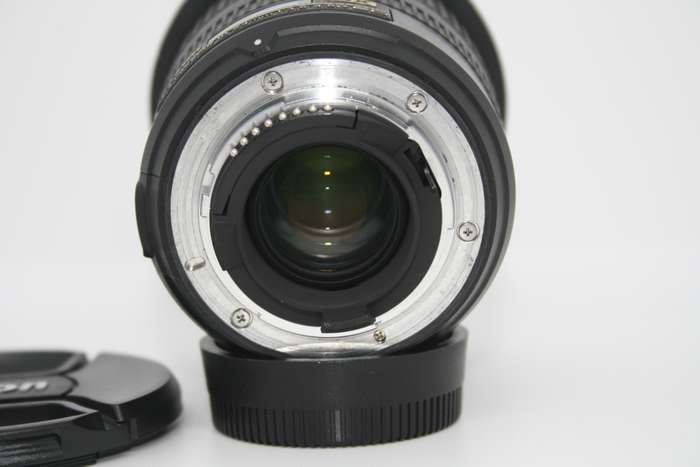 Nikon AF-S DX NIKKOR 10-24mm f/3.5-4.5G ED Lens IN VERY GOOD CONDITION