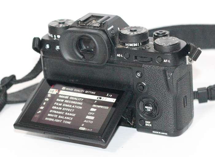 FUJIFILM X-T2 Mirrorless Digital Camera Body , Very Low Shutter Count , 13 on The Clock