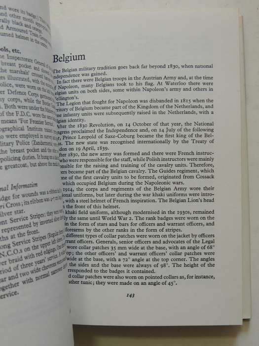 Army Badges And Insignia Of World War 2 (Book 1) - Guido Rosignoli