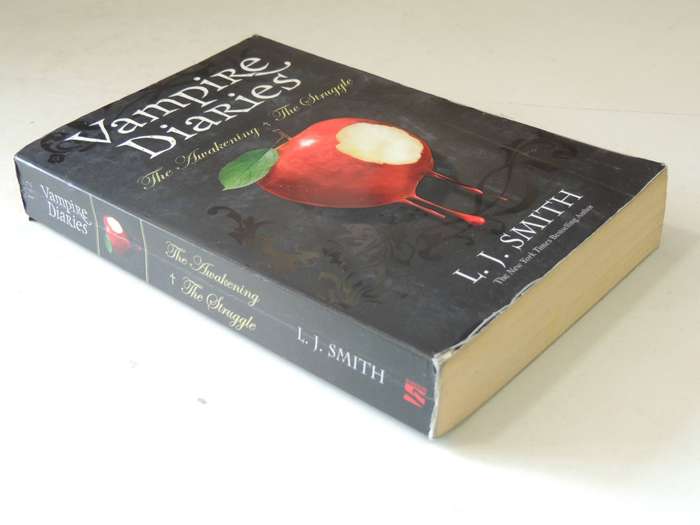 Vampire Diaries Volume 1 (Books 1 & 2) The Awakening & The Struggle - L.J. Smith