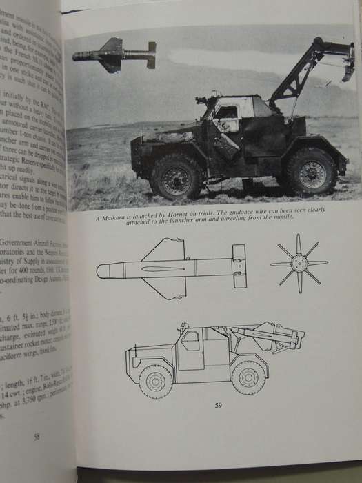 Fighting Vehicles And Weapons Of The Modern British ArmyStevenson Pugh