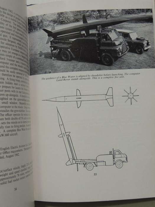 Fighting Vehicles And Weapons Of The Modern British ArmyStevenson Pugh