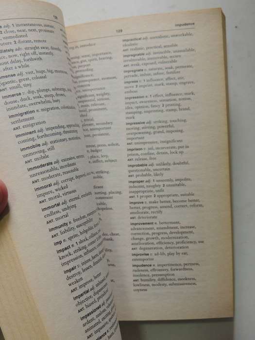 The Wordsworth Dictionary Of Synonyms & Antonyms- ed Martin H. Manser