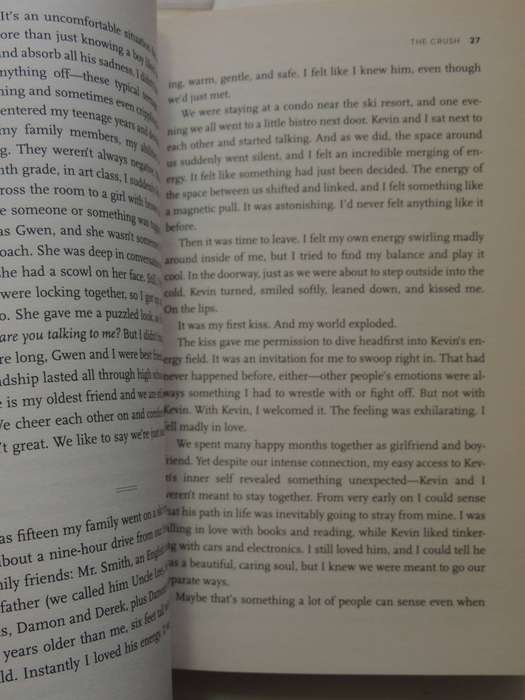 The Light Between Us: Stories From The Afterlife. Lessons For The Living- Laura Lynne Jackson