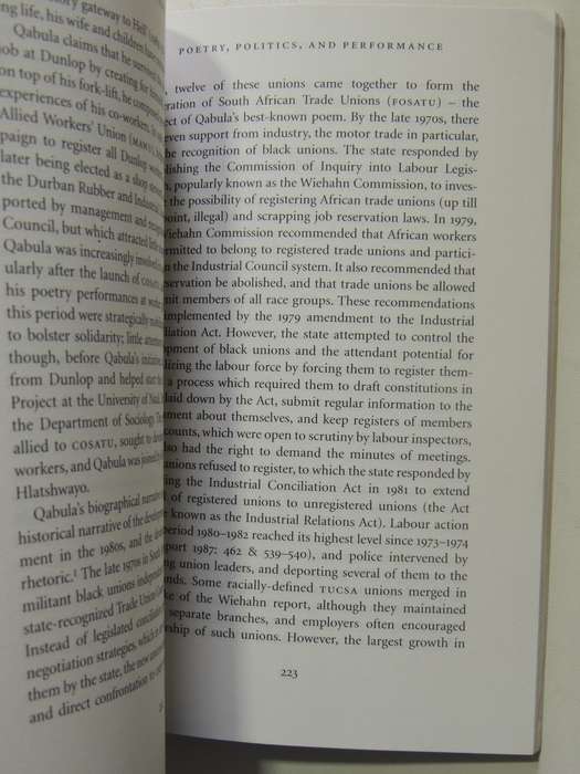 Voicing The Text: South African Oral Poetry And Performance - Duncan Brown