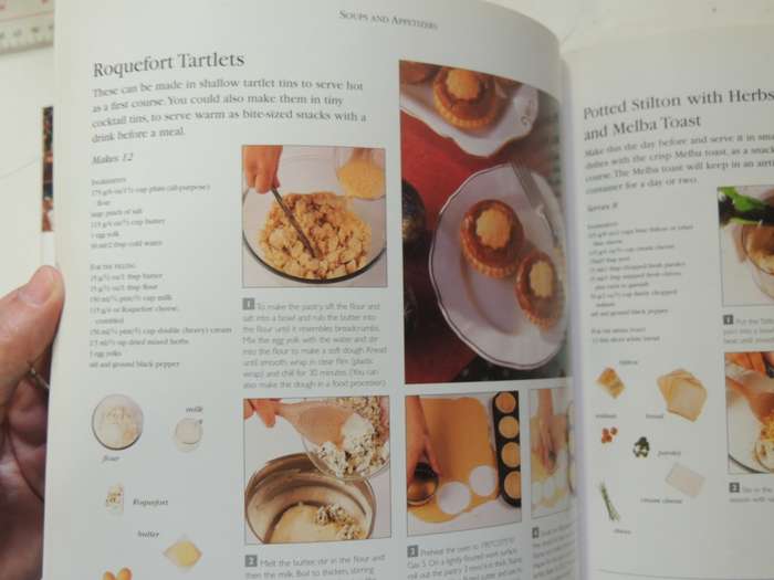 The Christmas Cookbook: Recipes And Treats For The Festive Season