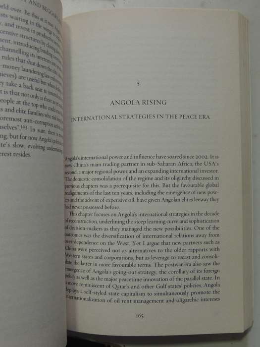 Magnificent And Beggar Land: Angola Since The Civil War - Ricardo Soares De Oliveira