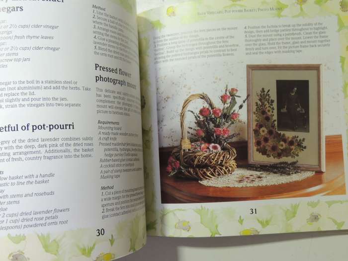 Creative Gifts To Make At Home - Annette Claxton, Mary Lawrence & Cheryl Owen