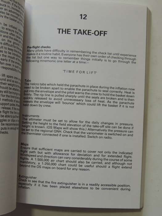The Ballooning Manual - Pilots, Retrieve Crews, Observers  Bob & Carol Howes