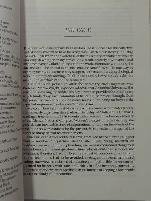 We Now Demand!: The History Of Women's Resistance To Pass Laws In South Africa - Julia C Wells