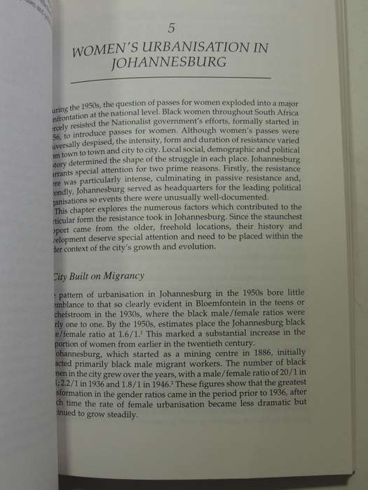 We Now Demand!: The History Of Women's Resistance To Pass Laws In South Africa - Julia C Wells