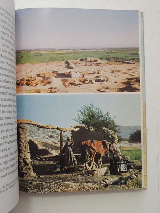 The World of the Pharaohs - Hans Baumann