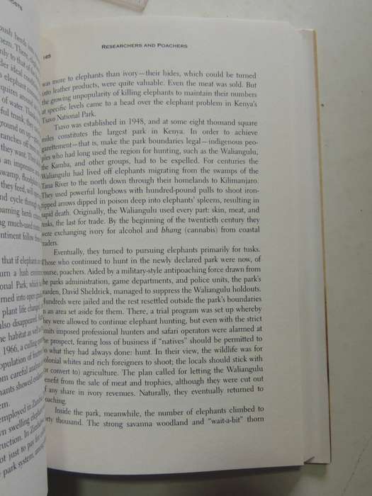 Ivory's Ghosts: The White Gold Of History And The Fate Of Elephants - John Frederick Walker