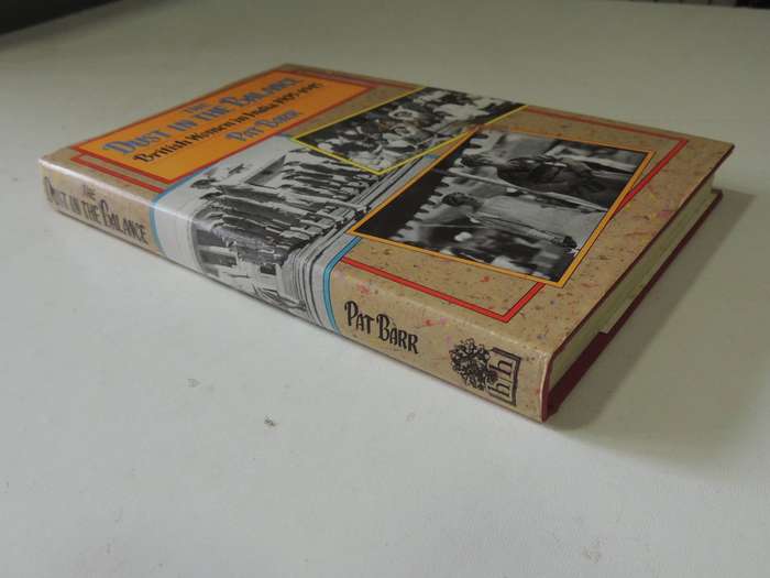 The Dust In The Balance: British Women In India 1905-1945 - Pat Barr