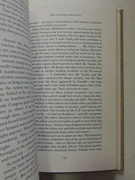 The Dust In The Balance: British Women In India 1905-1945 - Pat Barr