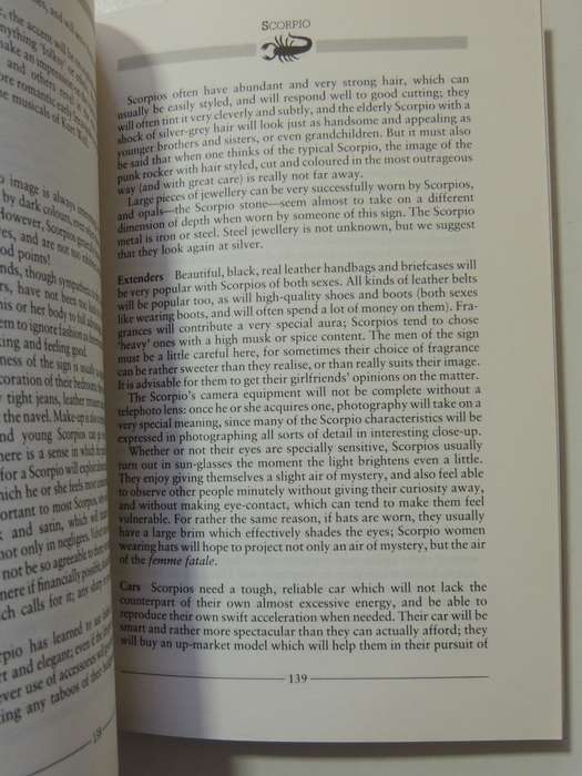 Life Signs - An Astrological Guide to the Way we Live - Julia & Derek Parker