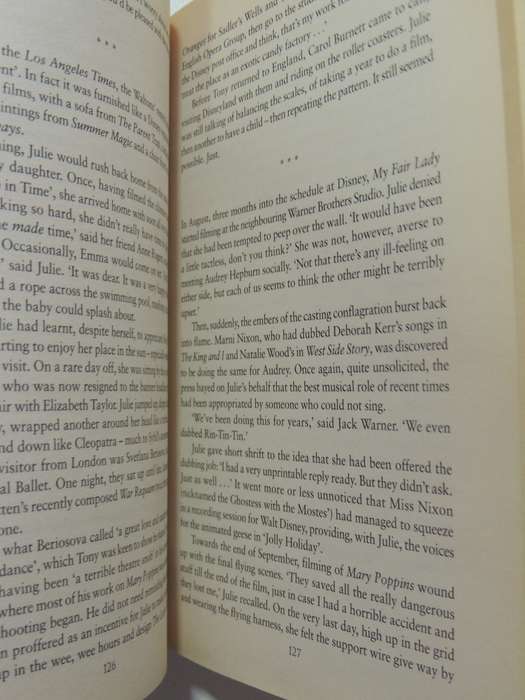 Julie Andrews - An Intimate Biography- Richard Stirling