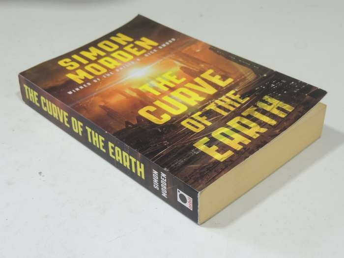 The Curve Of The Earth - Simon Morden