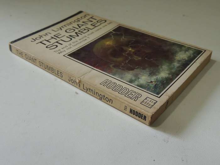 The Giant Stumbles - John Lymington