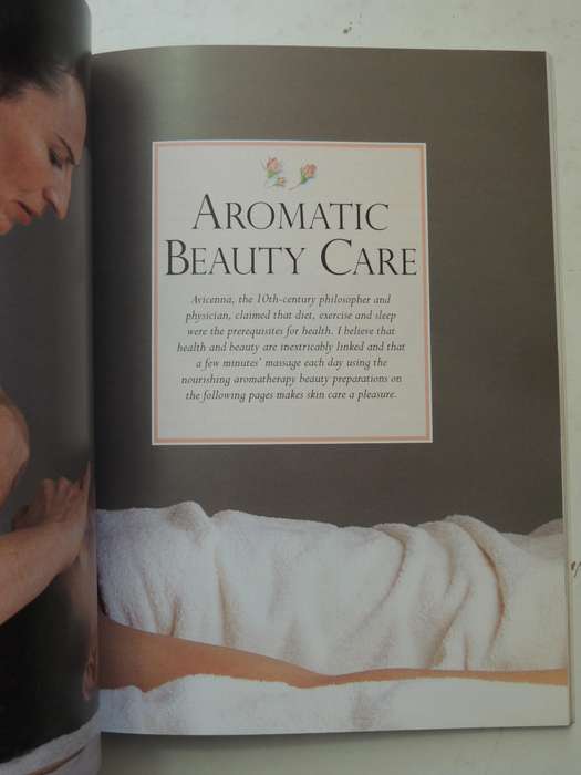 Aromatherapy Massage Book: A Practical Illustrated Guide To Massage With Essential Oils Clare Maxwel