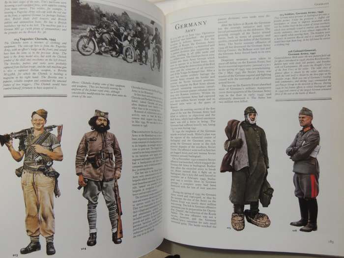 The Armed Forces Of World War II: Uniforms, Insignia And Organisation - Andrew Mollo