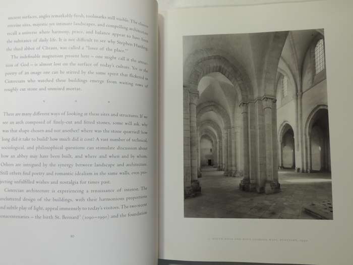 Architecture Of Silence: Cistercian Abbeys Of France - David Heald & Terry N. Kinder
