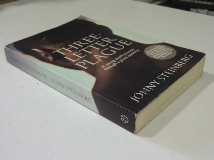 Three Letter Plague: A Young Man's Journey Through A Great Epidemic - Jonny Steinberg