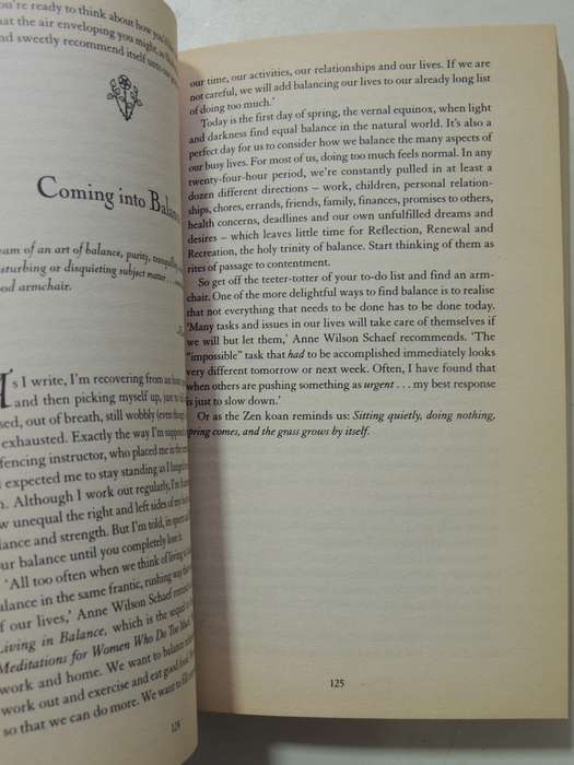 Romancing The Ordinary: A Year Of Everyday Indulgences- Sarah Ban Breathnach