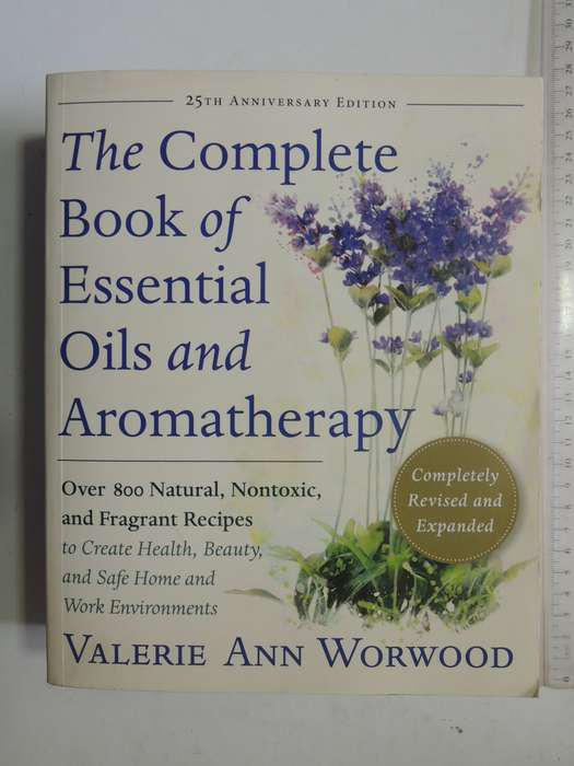 The Complete Book of Essential Oils & Aromatherapy,Over 800 Natural, Nontoxic..- Valerie Ann Worwood
