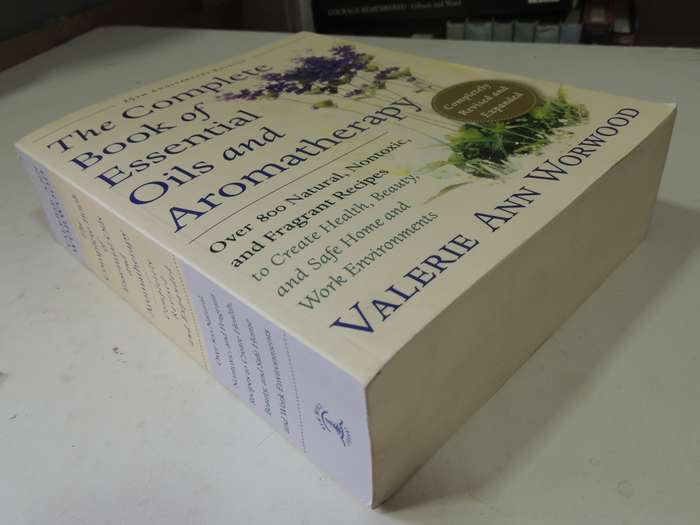 The Complete Book of Essential Oils & Aromatherapy,Over 800 Natural, Nontoxic..- Valerie Ann Worwood