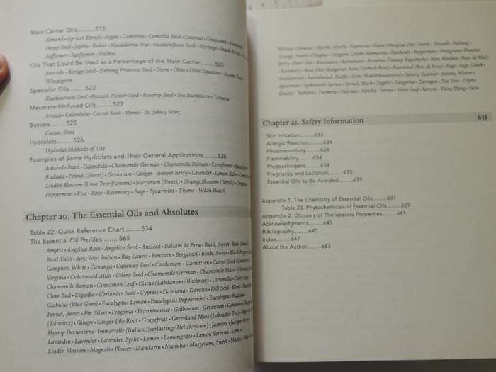 The Complete Book of Essential Oils & Aromatherapy,Over 800 Natural, Nontoxic..- Valerie Ann Worwood