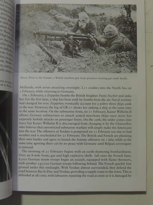 The First World War In Photographs: 1916 A War Of Attrition - John Christopher & Campbell McCutcheon