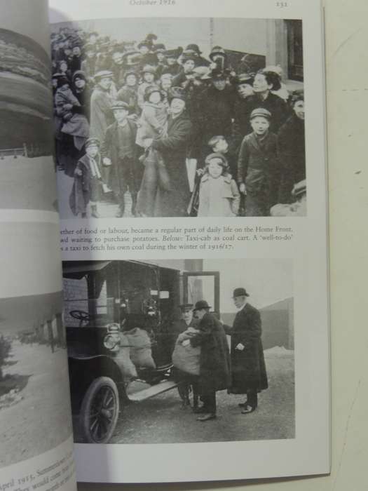 The First World War In Photographs: 1916 A War Of Attrition - John Christopher & Campbell McCutcheon